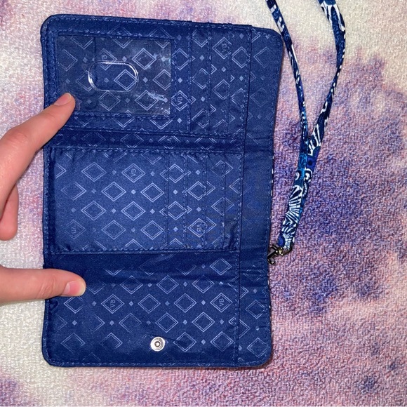 SOLD Vera Bradley Blue and White Floral Wallet and Phone Clutch - Picture 3 of 4